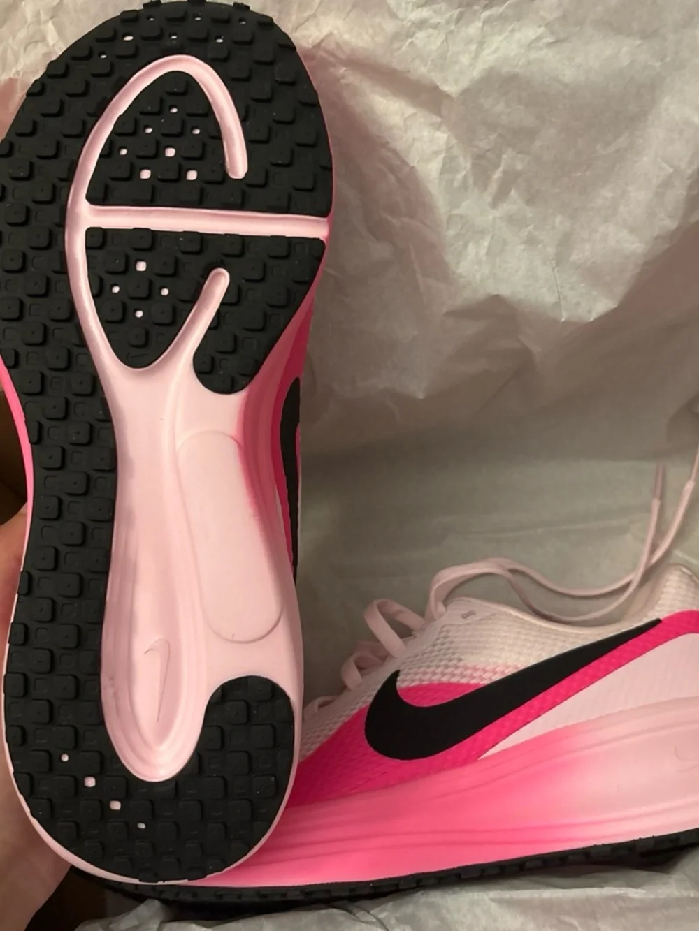 Nike Revolution 8 in pink foam/black-hyper pink U.S 9.5 - Picture 5 of 6